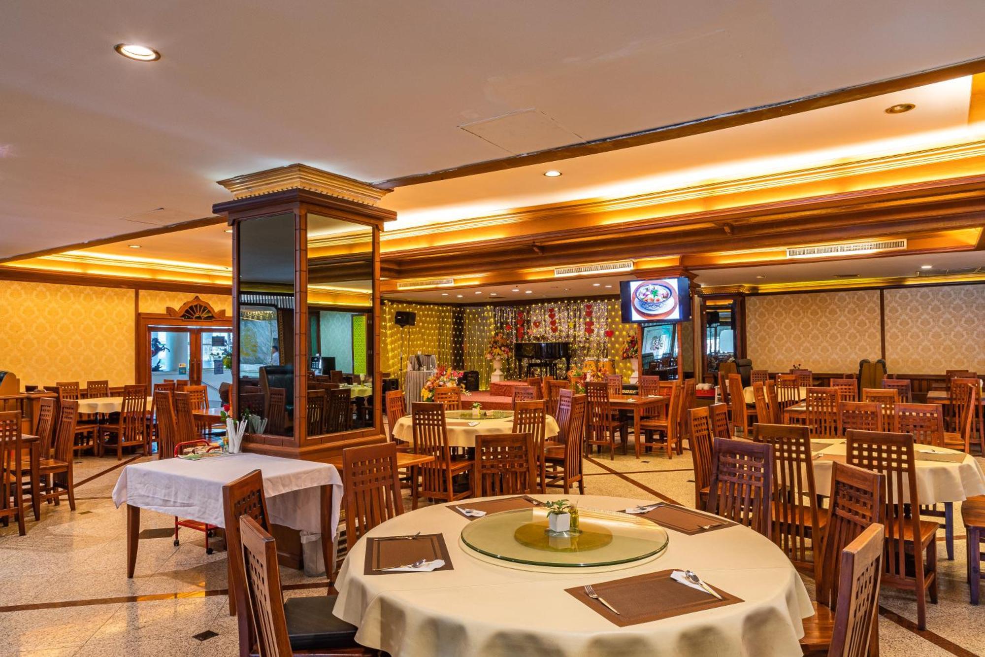 Thong Tarin Hotel Surin Extérieur photo