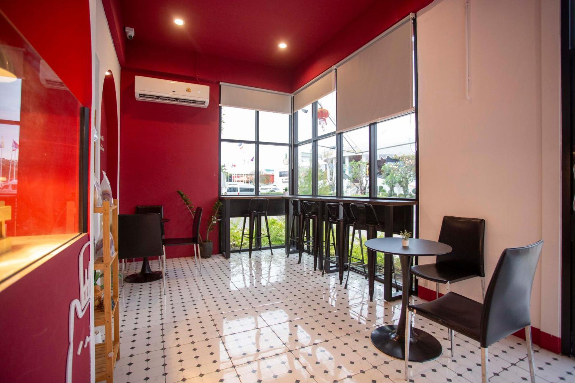 Thong Tarin Hotel Surin Extérieur photo