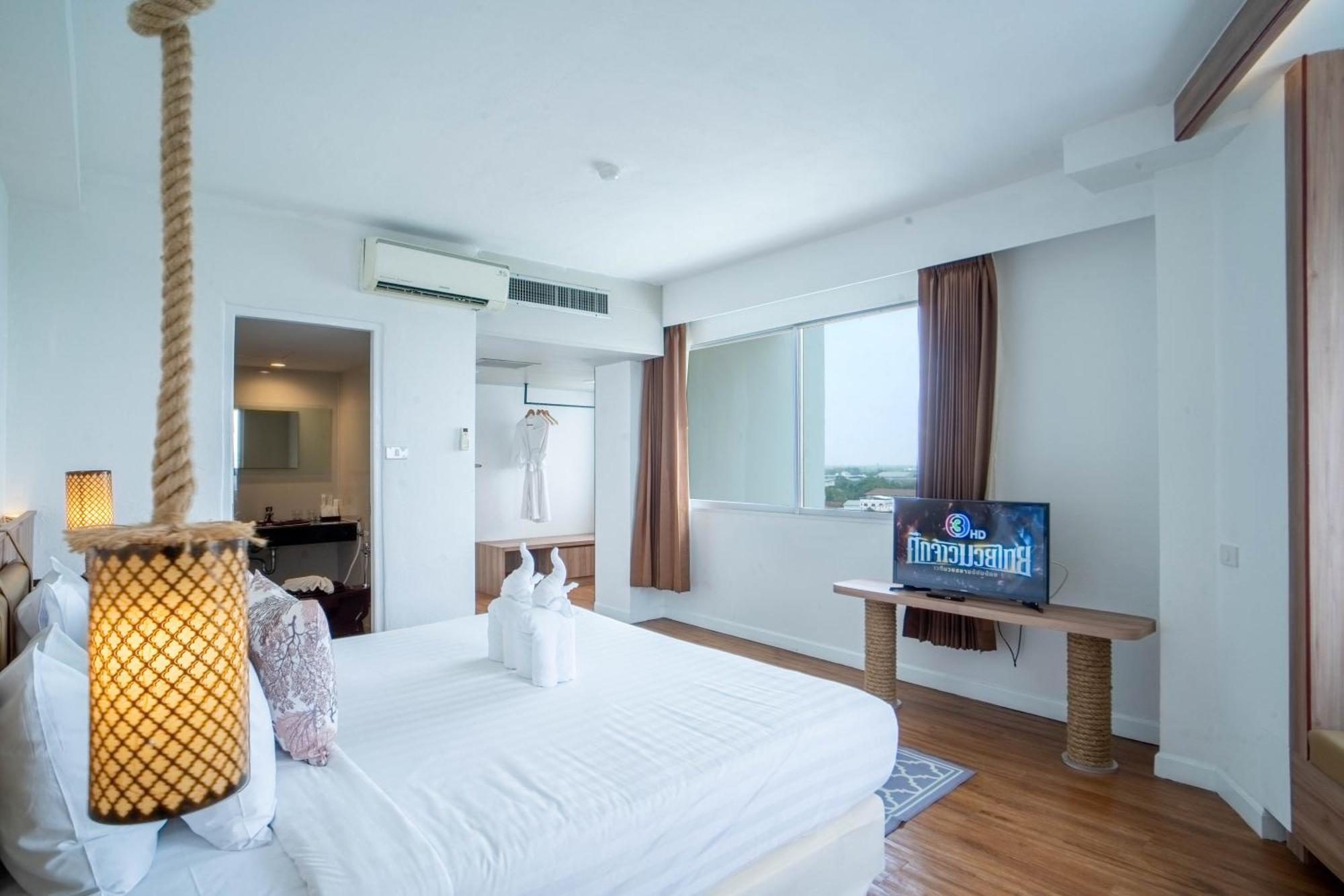 Thong Tarin Hotel Surin Extérieur photo
