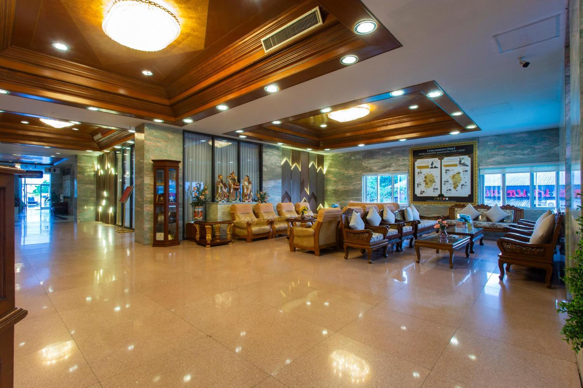 Thong Tarin Hotel Surin Extérieur photo