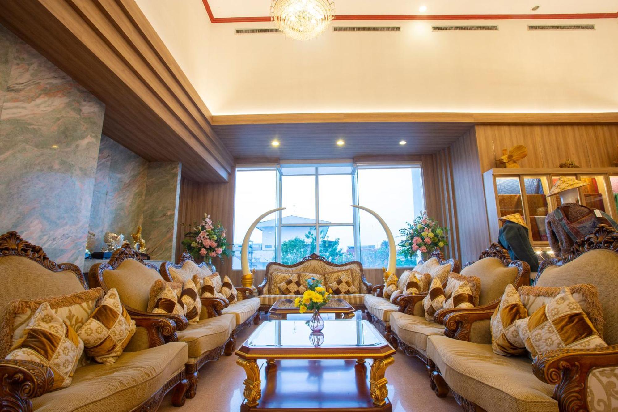 Thong Tarin Hotel Surin Extérieur photo