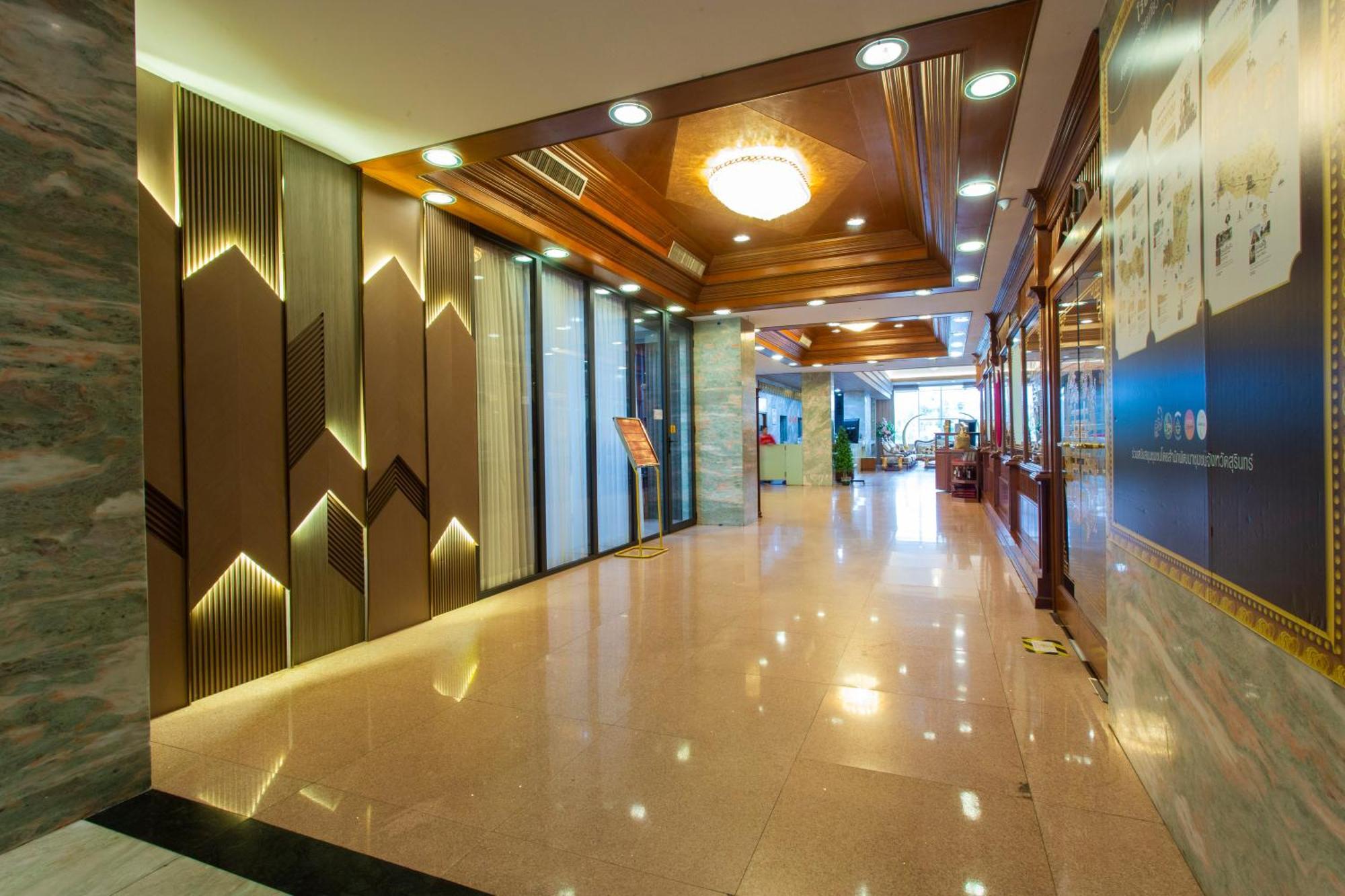 Thong Tarin Hotel Surin Extérieur photo