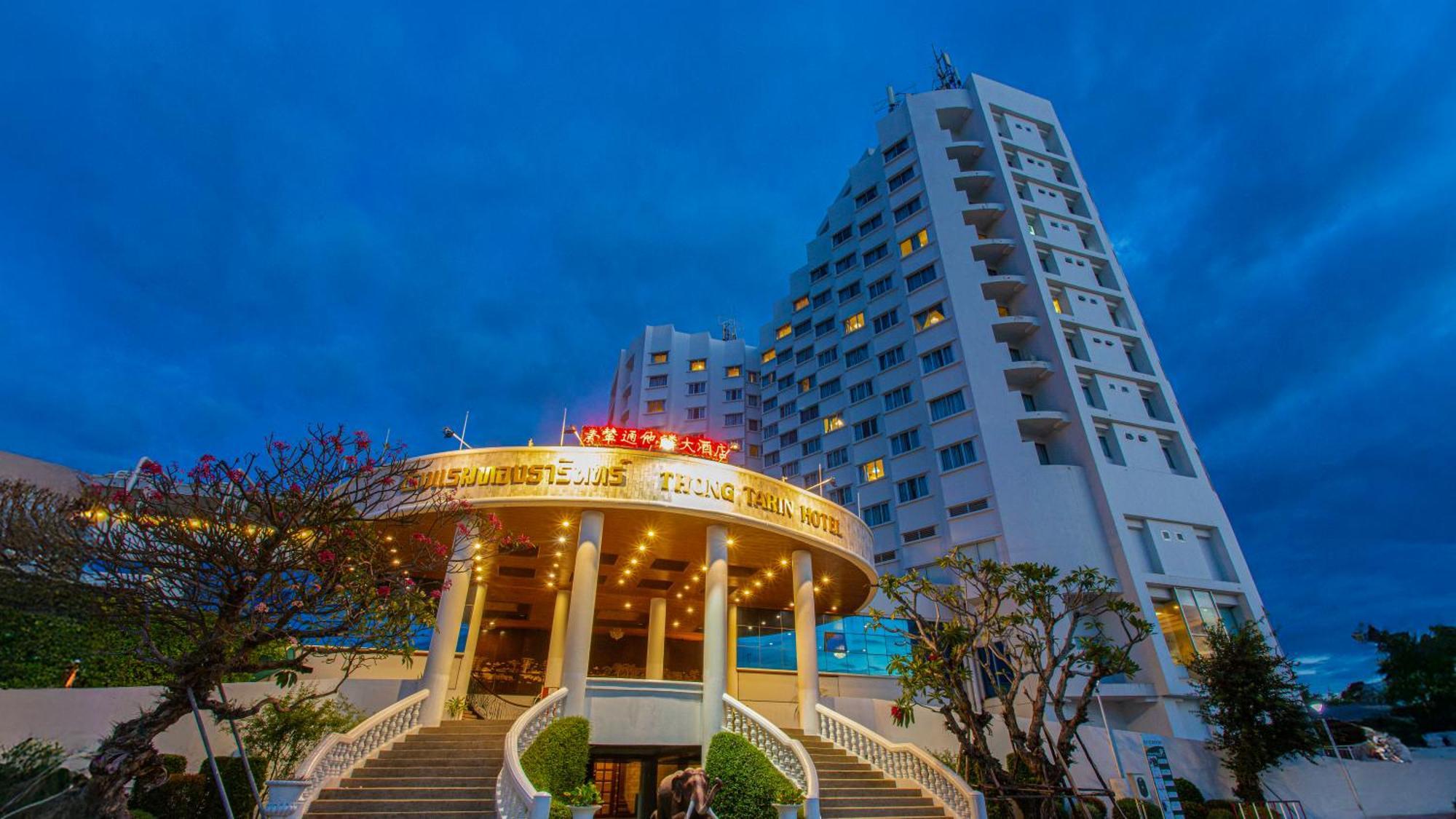 Thong Tarin Hotel Surin Extérieur photo