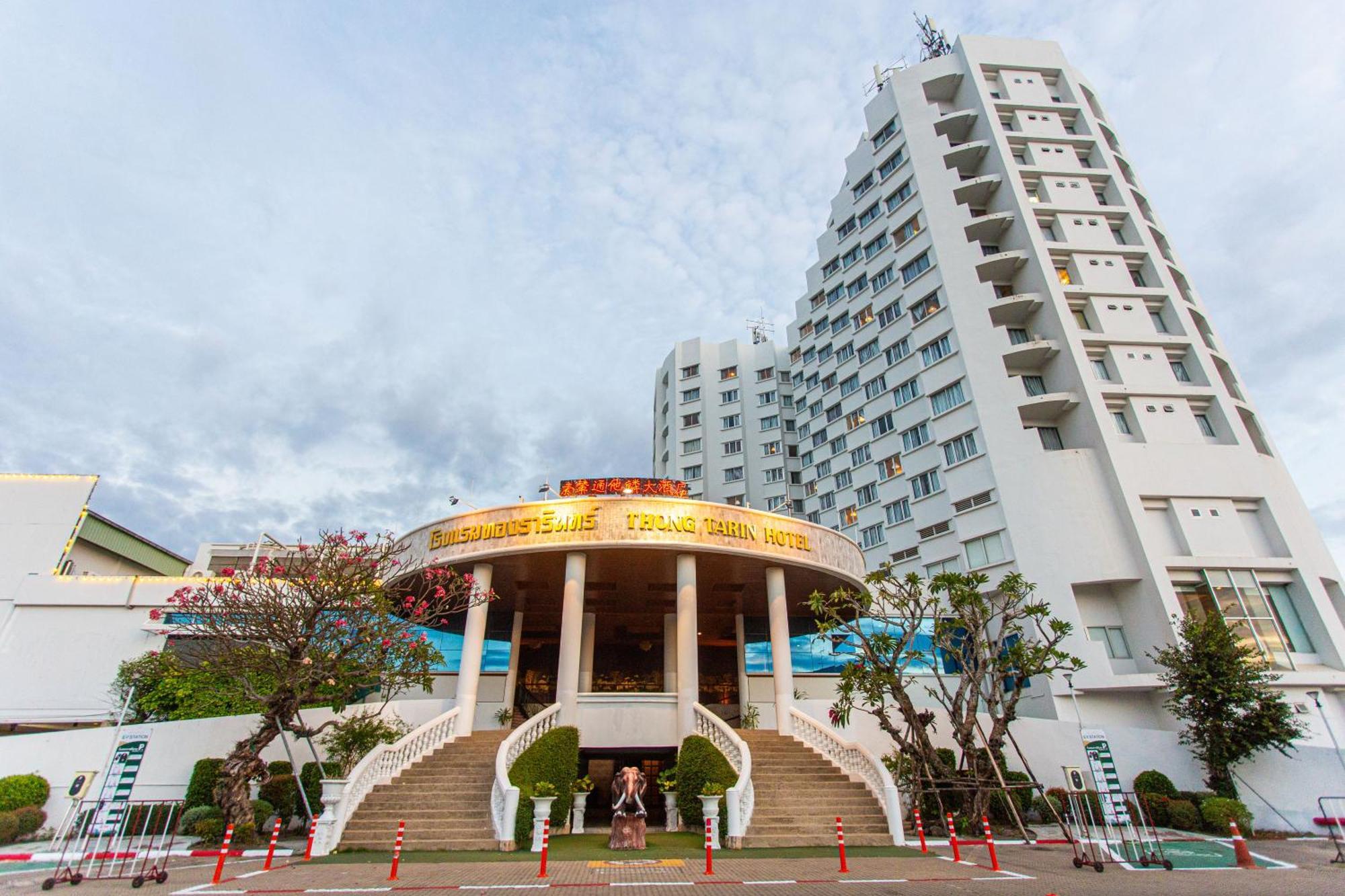 Thong Tarin Hotel Surin Extérieur photo