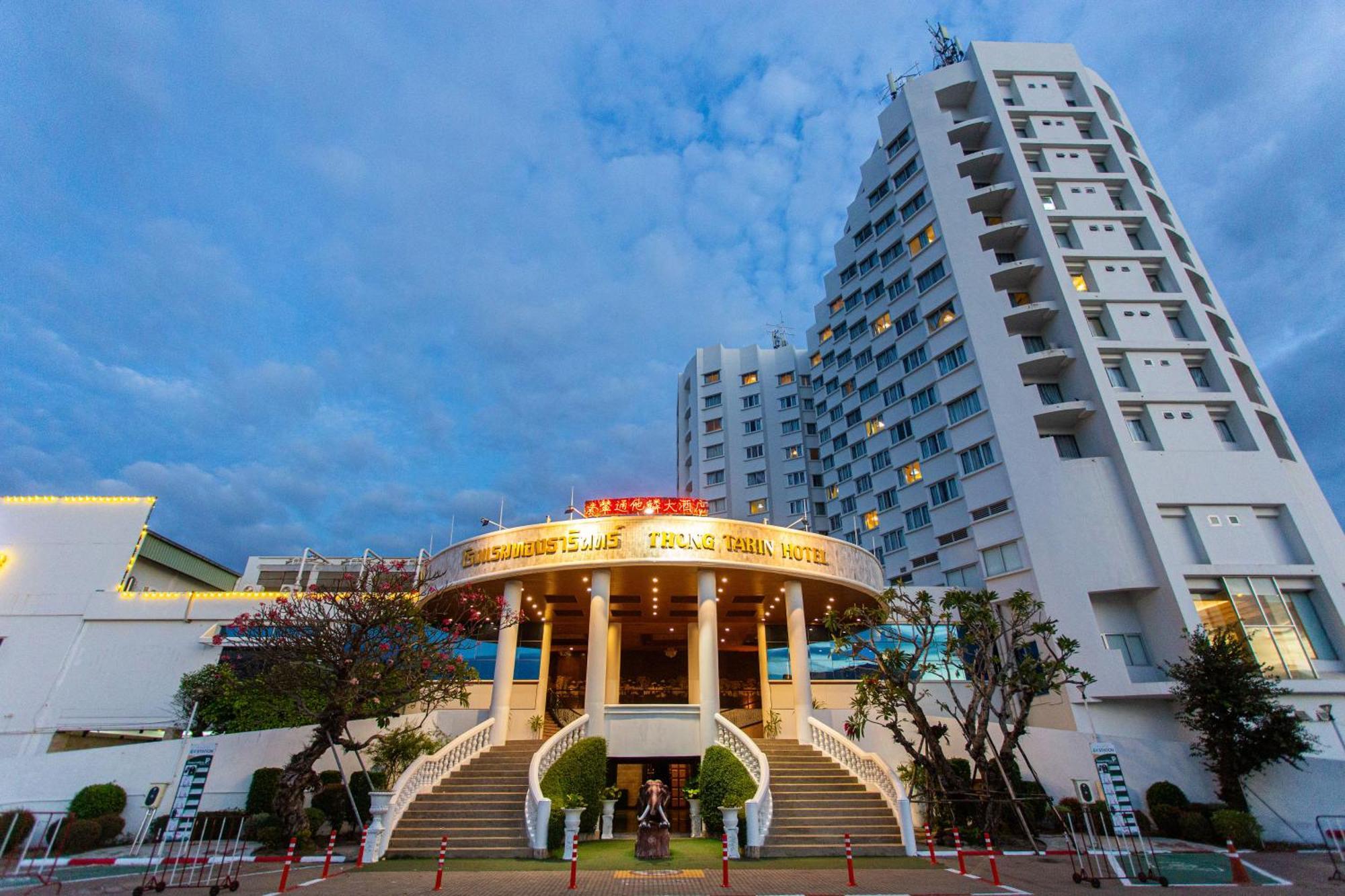 Thong Tarin Hotel Surin Extérieur photo