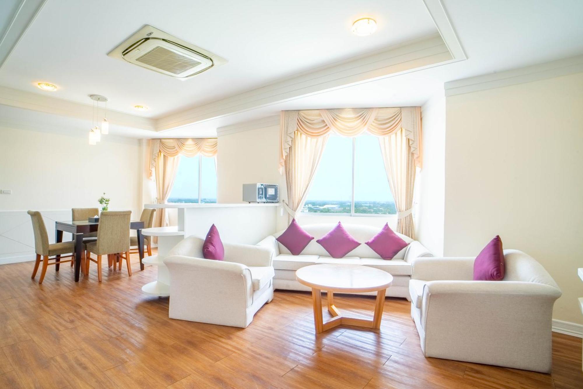 Thong Tarin Hotel Surin Extérieur photo