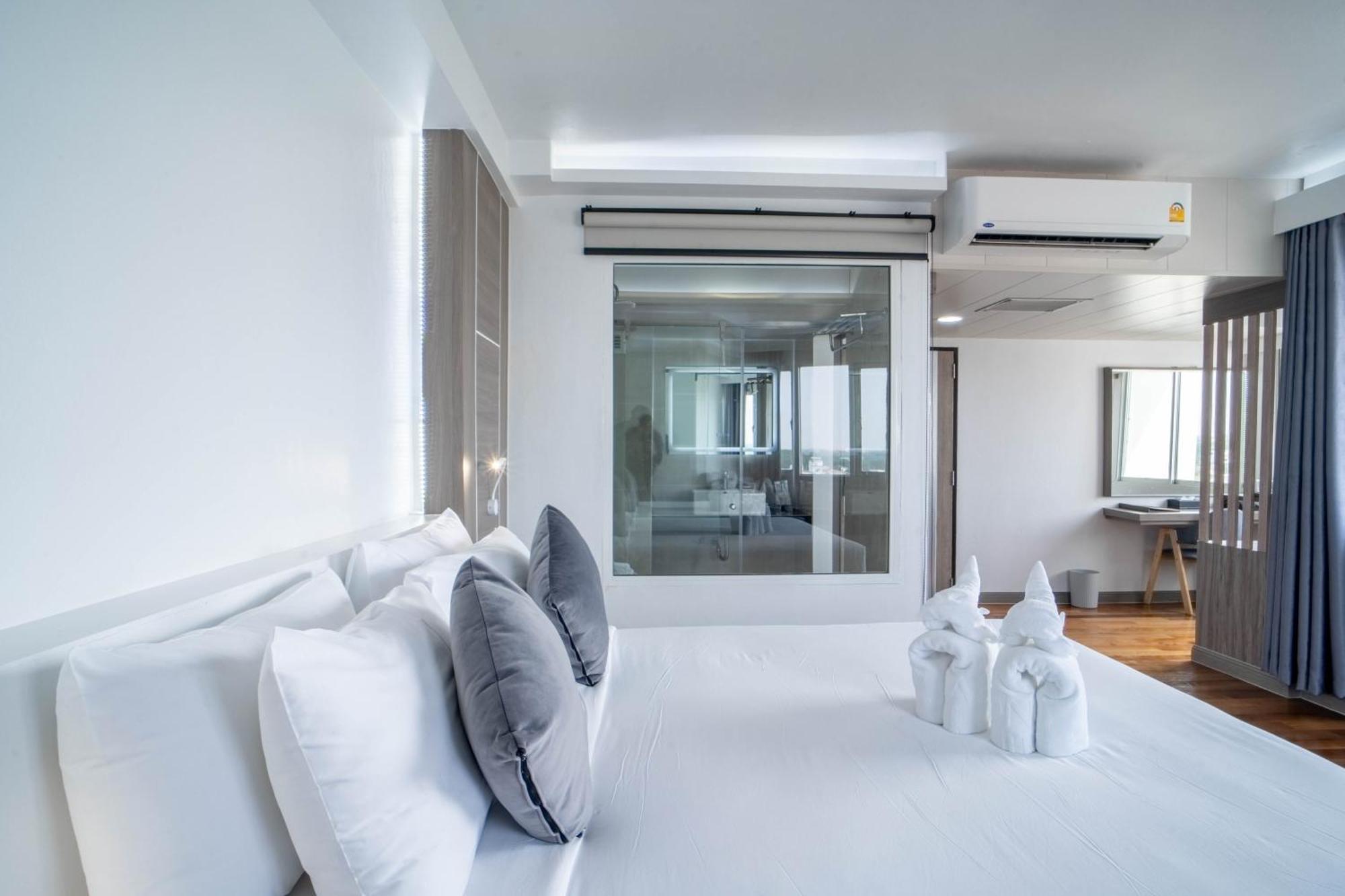 Thong Tarin Hotel Surin Extérieur photo