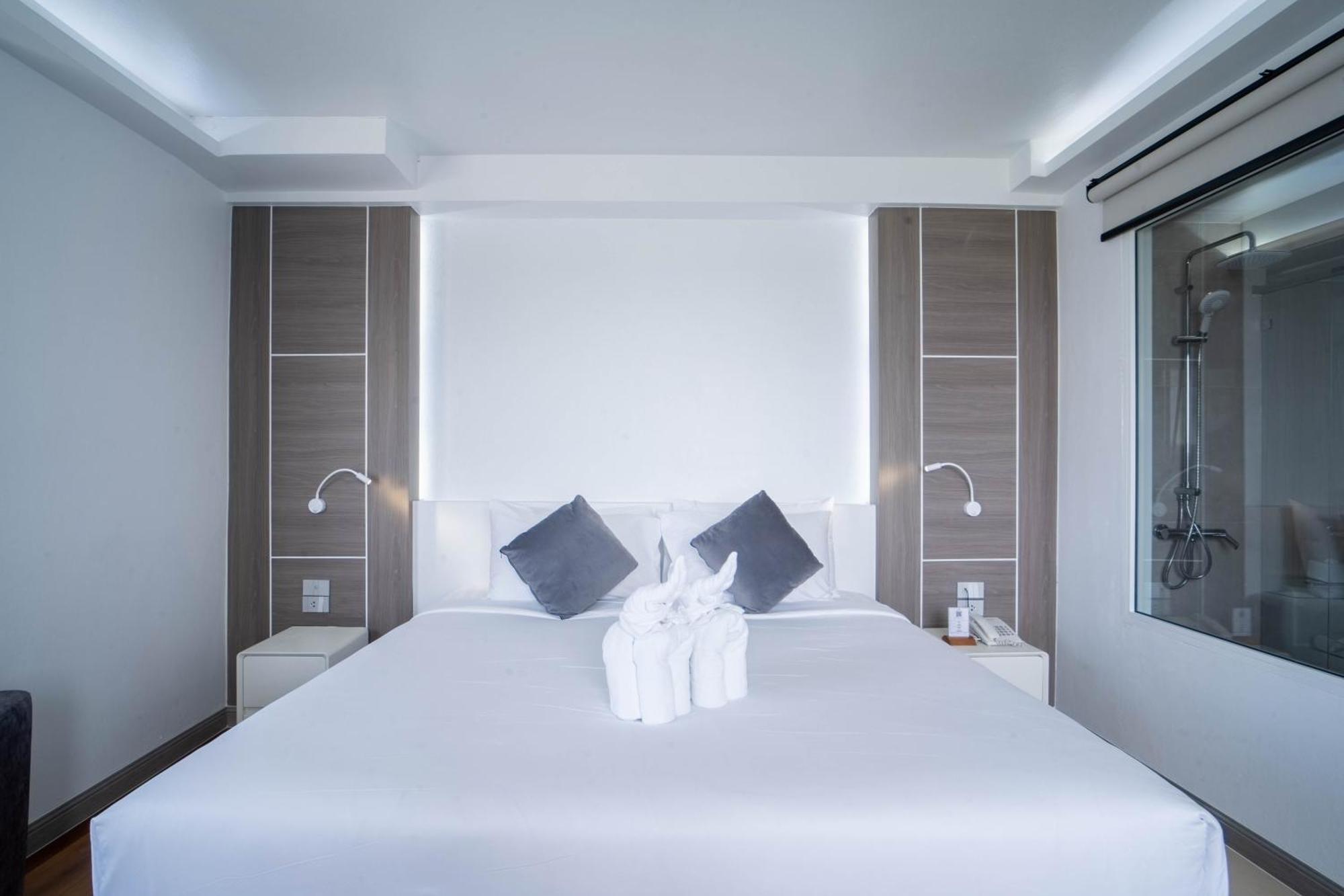 Thong Tarin Hotel Surin Extérieur photo