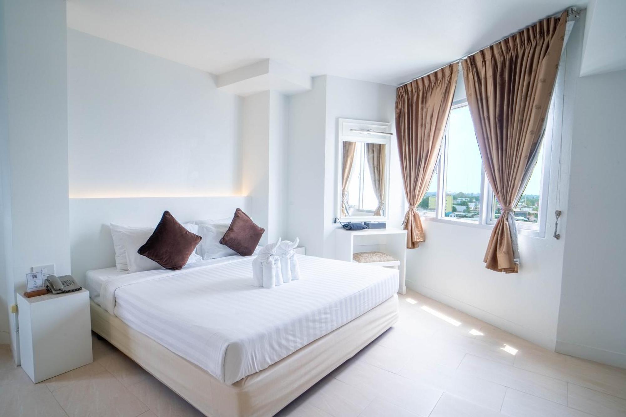 Thong Tarin Hotel Surin Extérieur photo