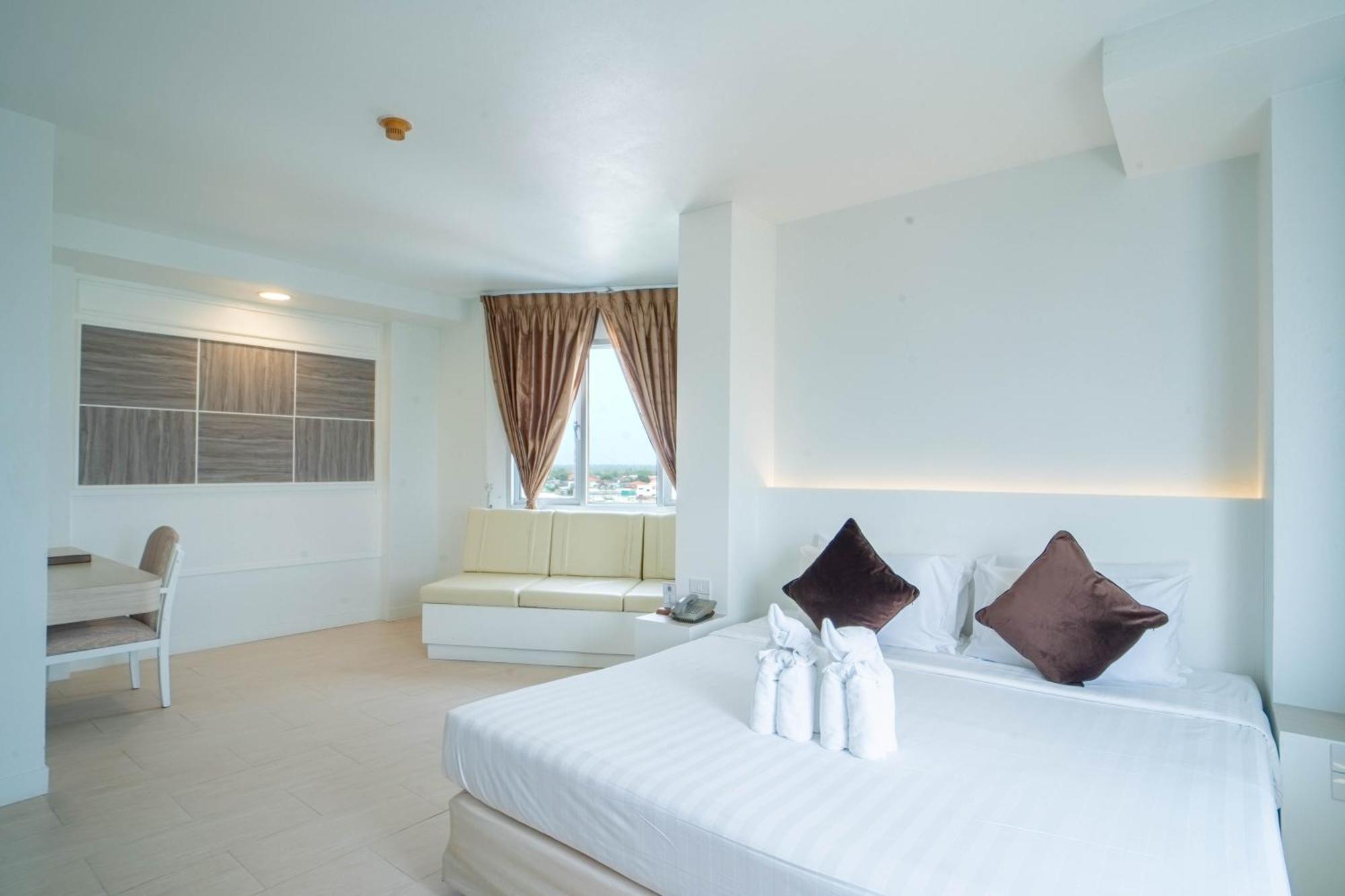 Thong Tarin Hotel Surin Extérieur photo