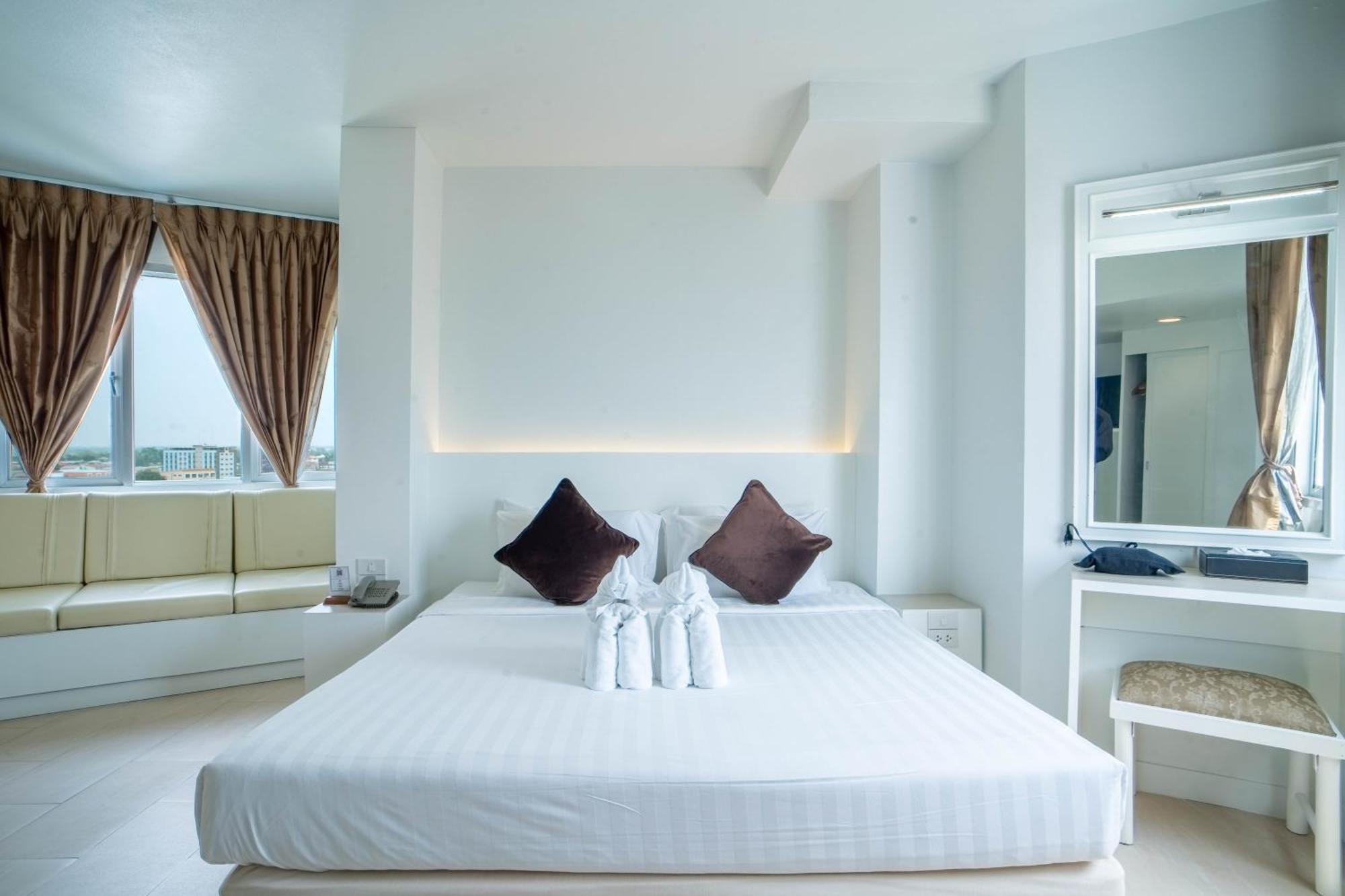Thong Tarin Hotel Surin Extérieur photo