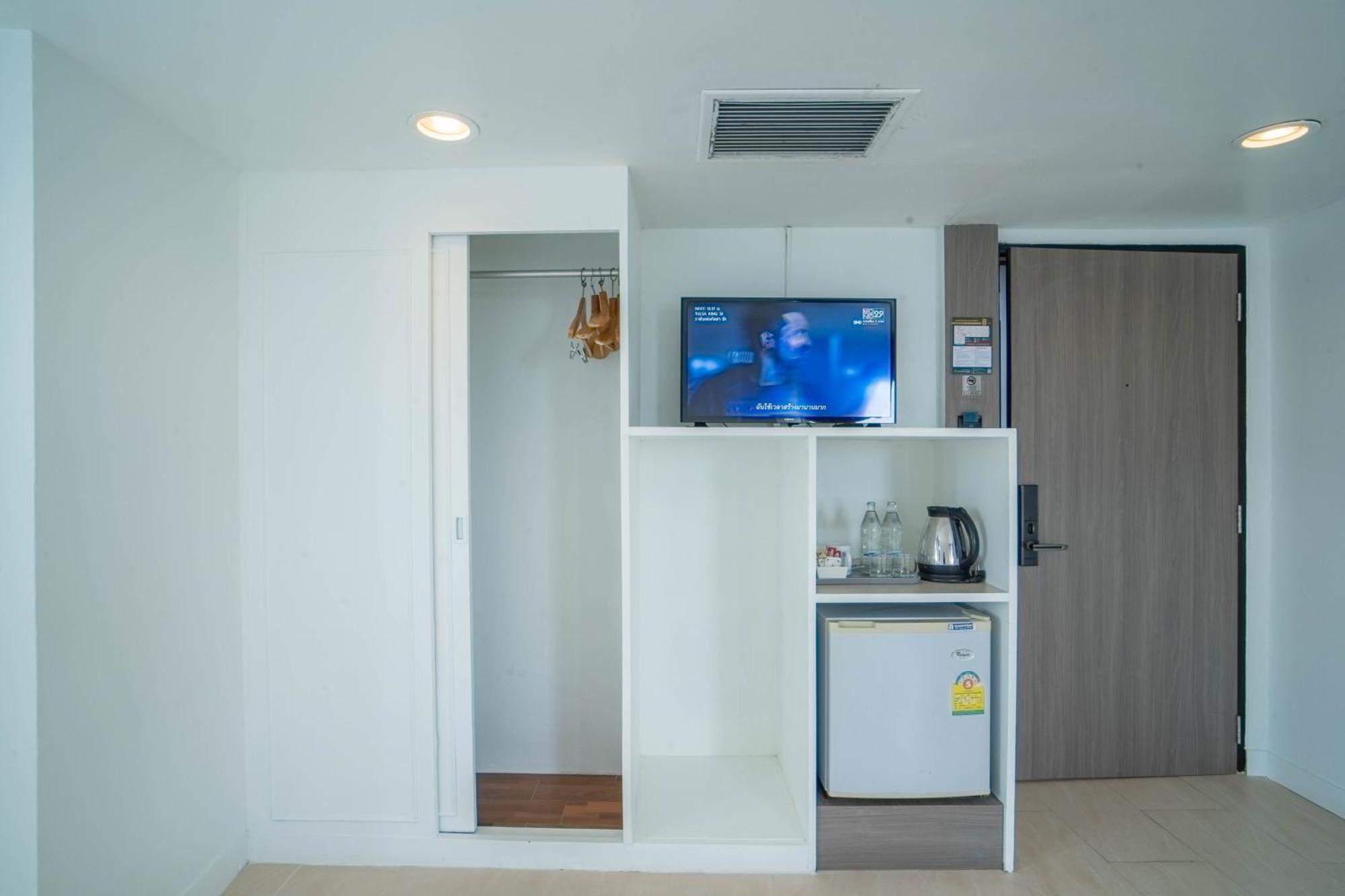 Thong Tarin Hotel Surin Extérieur photo